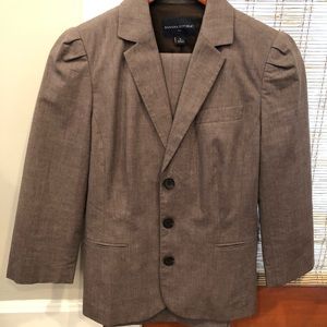 Flattering Banana Republic suit - light brown